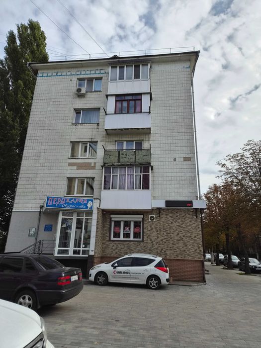 Купити квартиру за адресою вул. Покровська, 50 на Findly.com.ua Квартира на вул. Покровська, 50, ID 363325, фото №1
